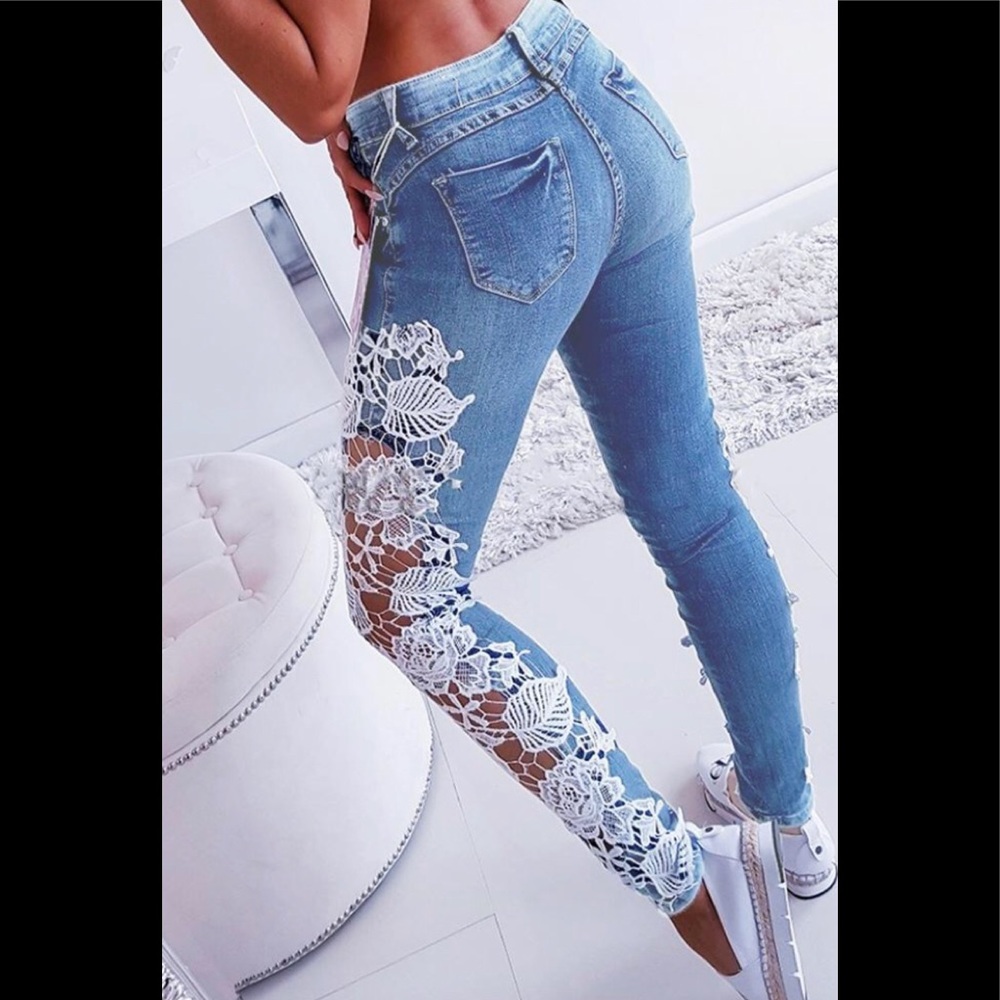 FLOWER JEANS 🎉HP🎉 - Picture 6 of 9